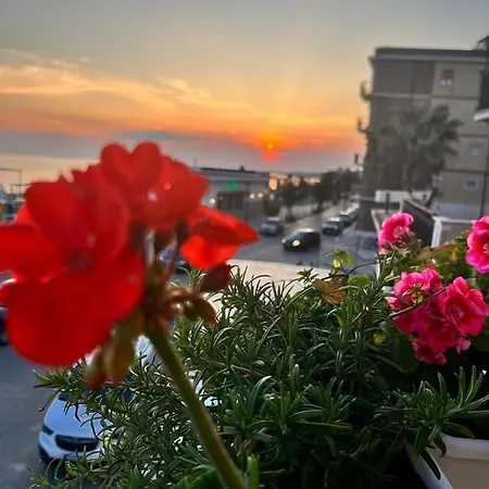 Rosso Tramonto Luxury-blu- Ladispoli, Lungomare Regina Elena 2 * لاديسْبولِ