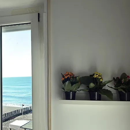 Rosso Tramonto Luxury-blu- Ladispoli, Lungomare Regina Elena 2 شقة *
